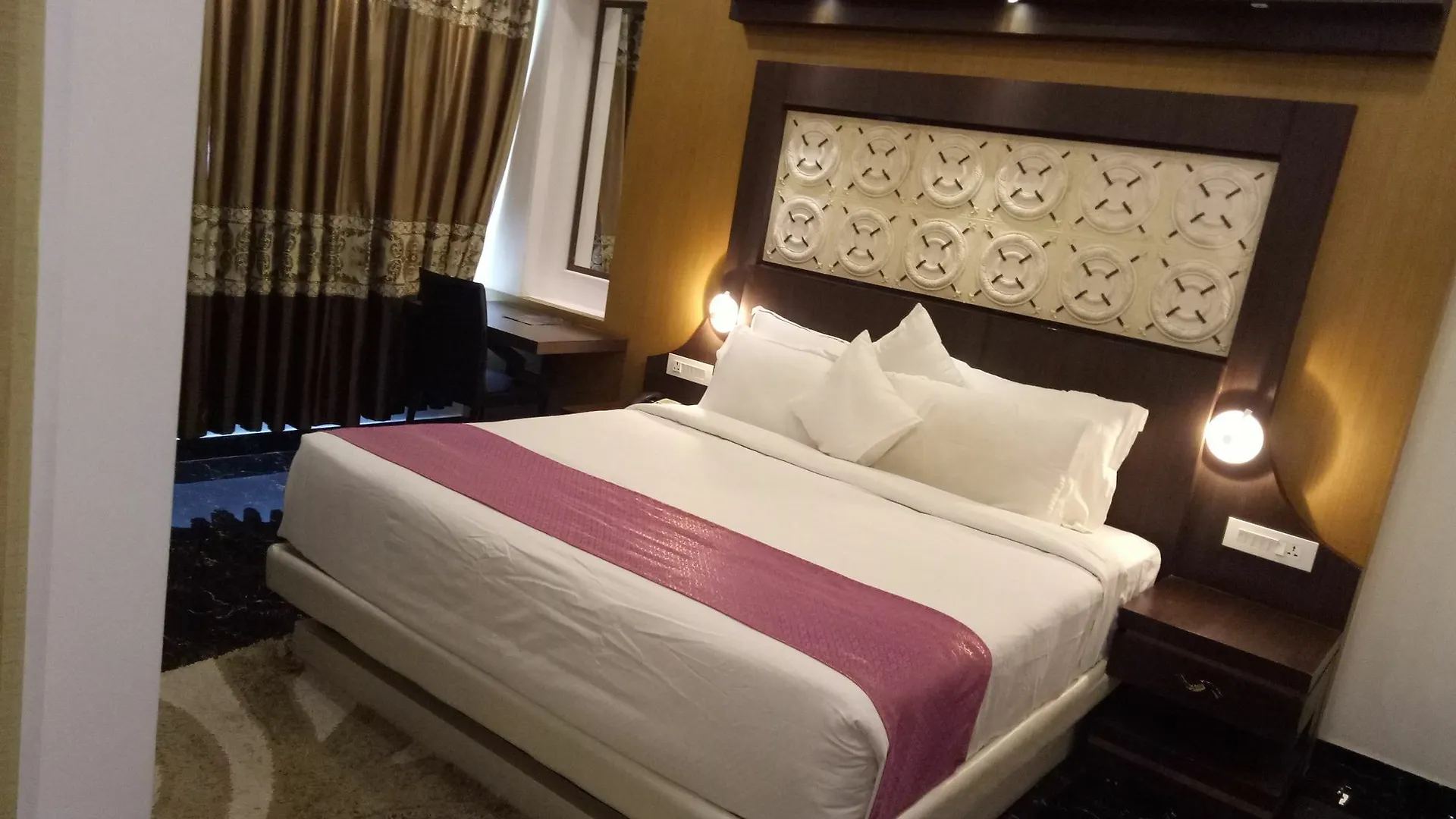 Parakkat Nature Resorts Munnar 5*,